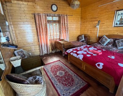 Ghoom Cloud Retreat: Near Tiger Hill & Batasia